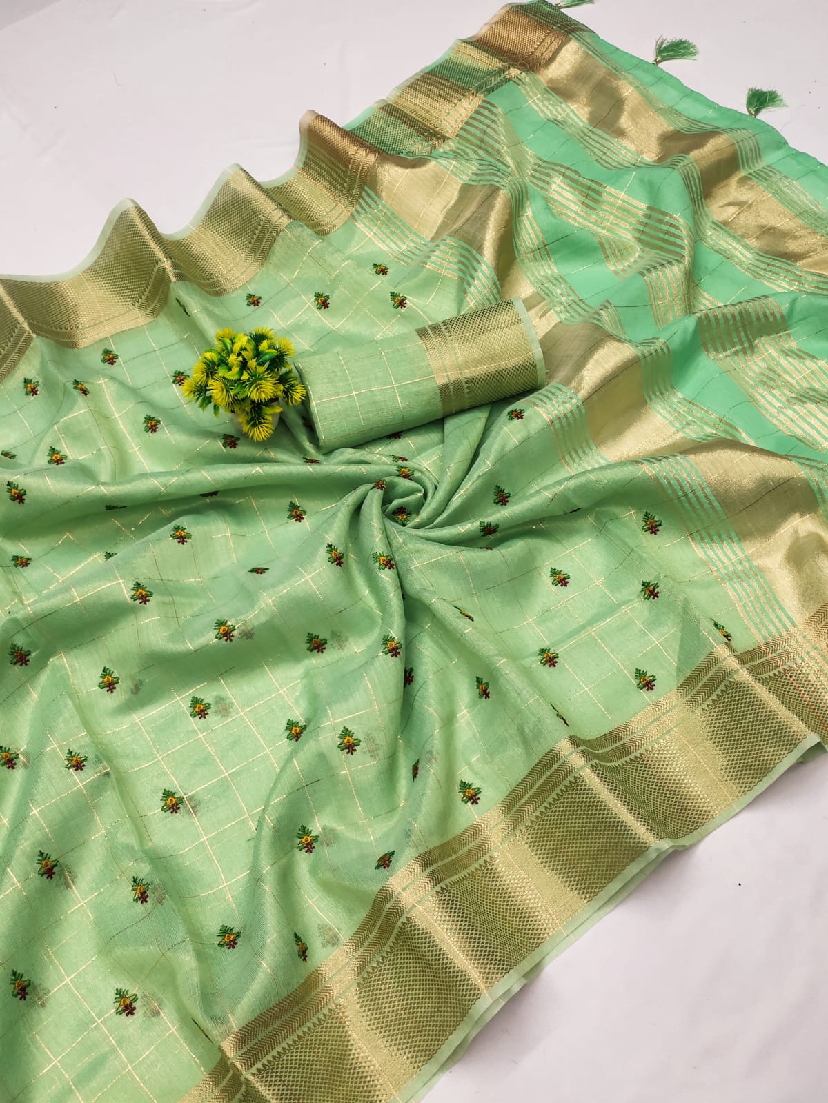 Designer thread embroidery saree India